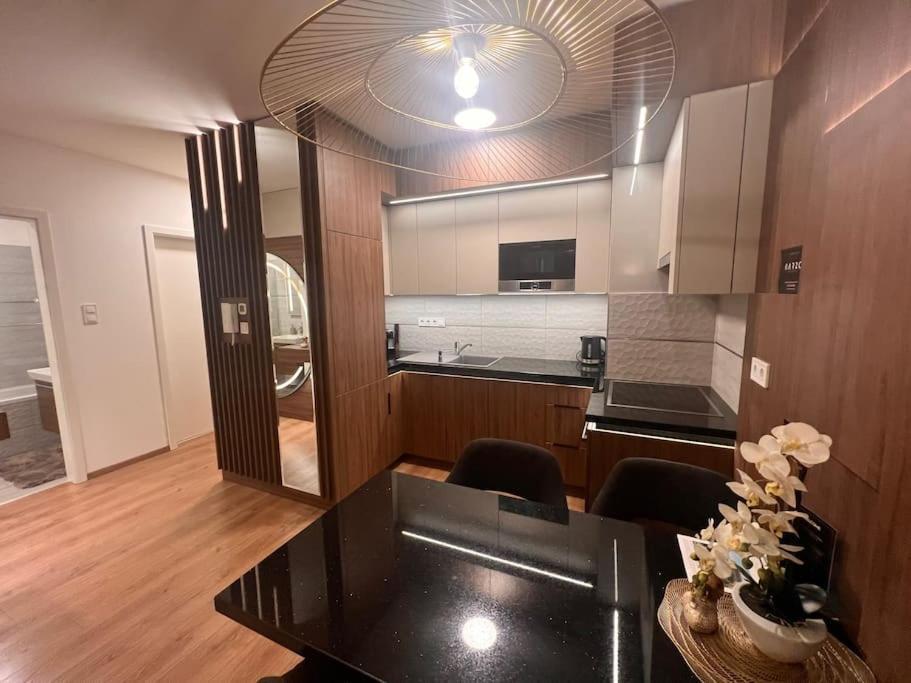 Karzo Lk 208 Budapešť